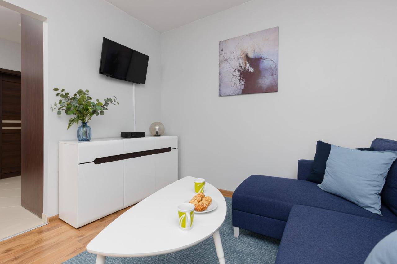 Butas Bemowo With Balcony By Renters